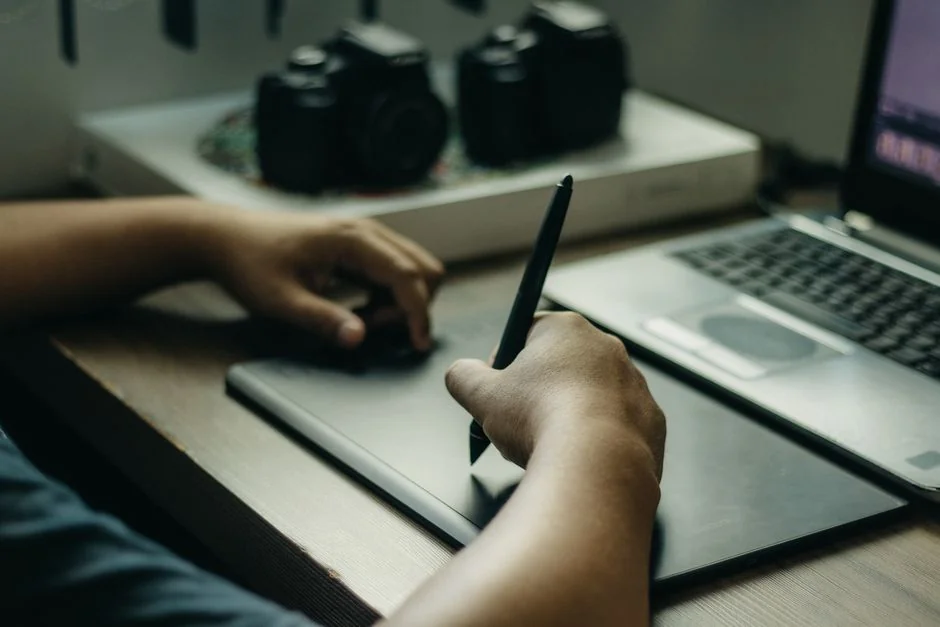 why-choose-us A contemporary workspace showcasing a laptop, tablet, and smartphones, ideal for tech and freelance use.